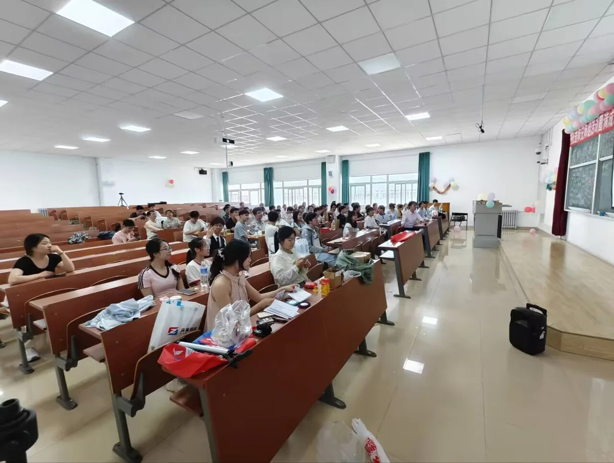 欢送师兄师姐晚会活动现场照片 2