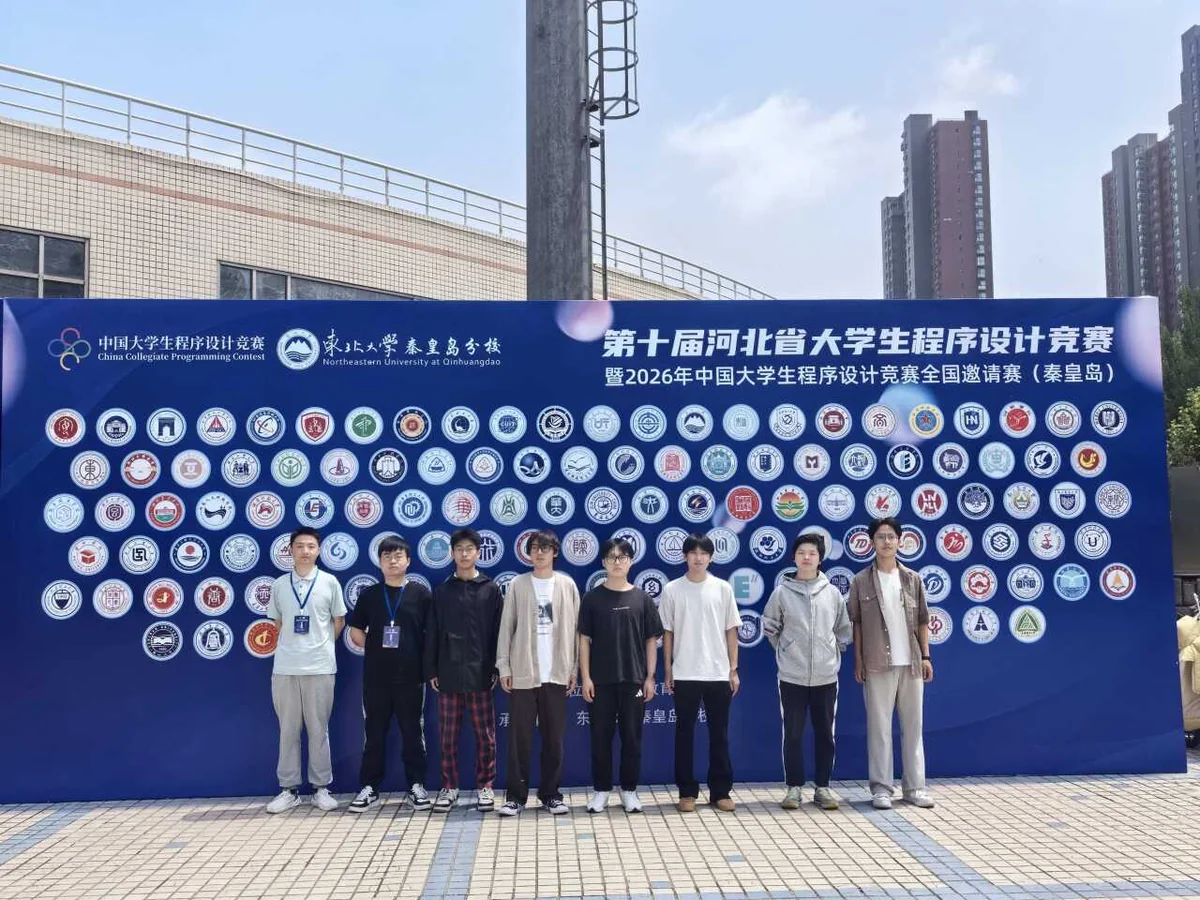 计算机部成员参加大学生程序设计竞赛